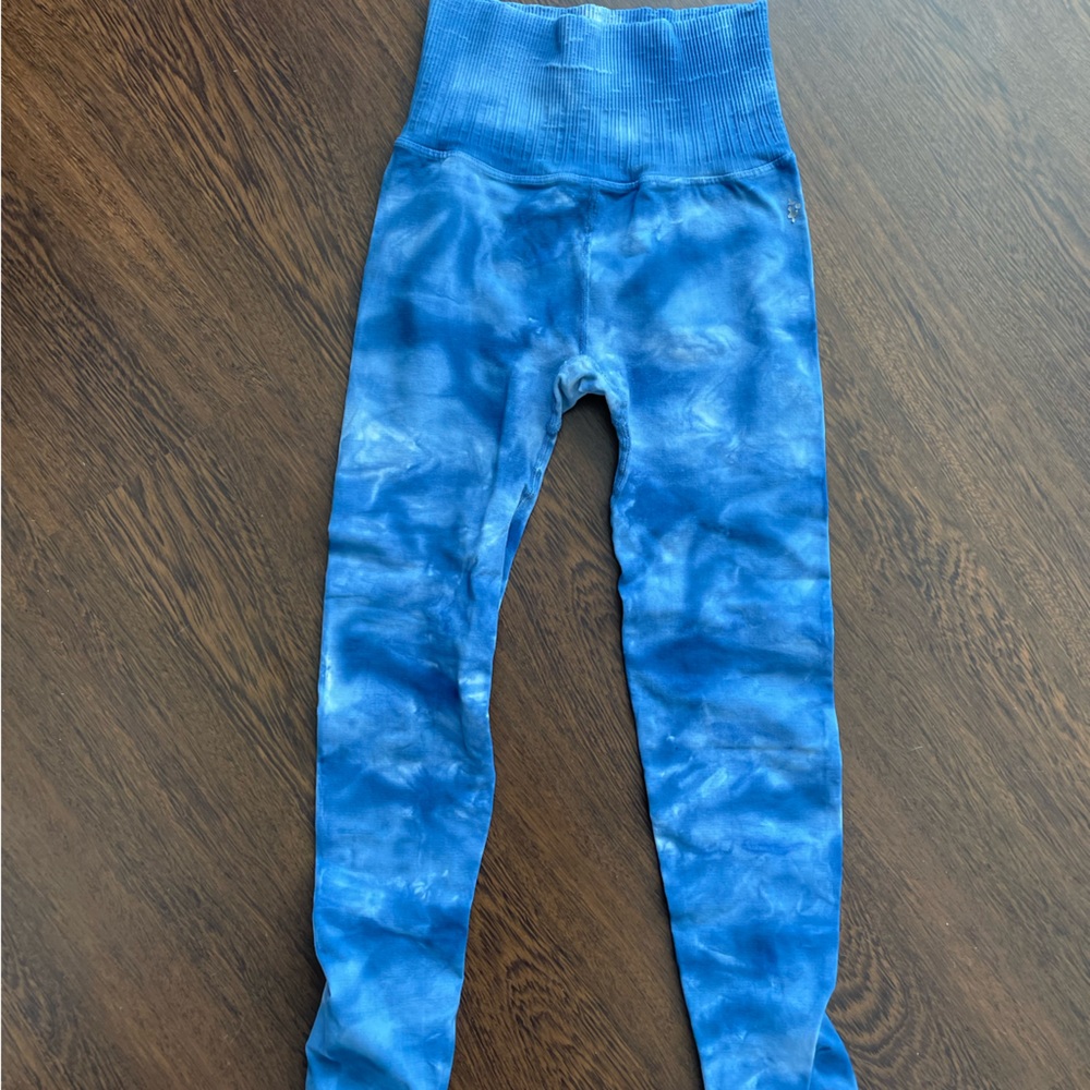 Free people Cropped blue tie dye leggings